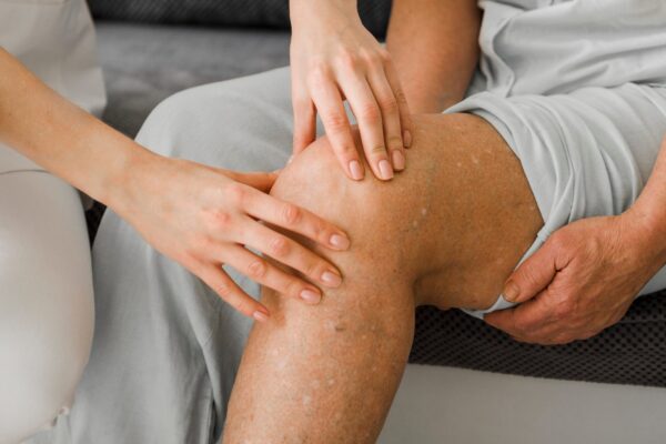 Can Reiki Help Chronic Knee Pain? What a 2025 Randomized Controlled Trial Found